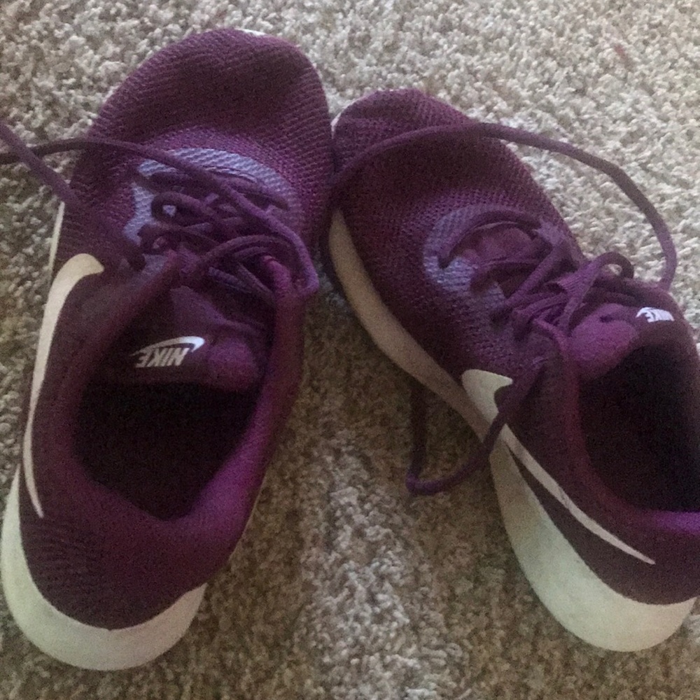 Nike tennis shoes size 6.5